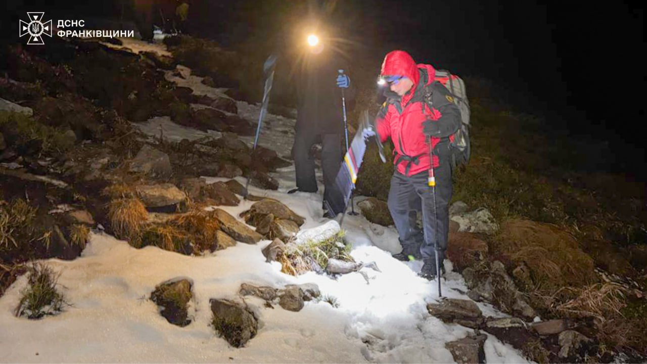 На Прикарпатті рятувальники розшукали туристів, які заблукали поблизу гори Говерла